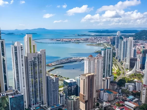viaja a panamá y disfruta de las compras y de las hermosas vistas de la ciudad.