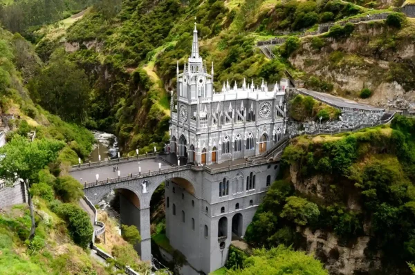 Excursión ➜ Santuario de las Lajas Maravilla entre montañas